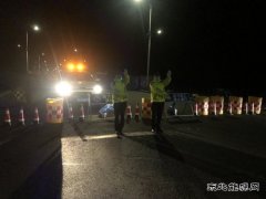 哈巴河执法大队：保驾桥梁拆除施工，护航群众平安出行